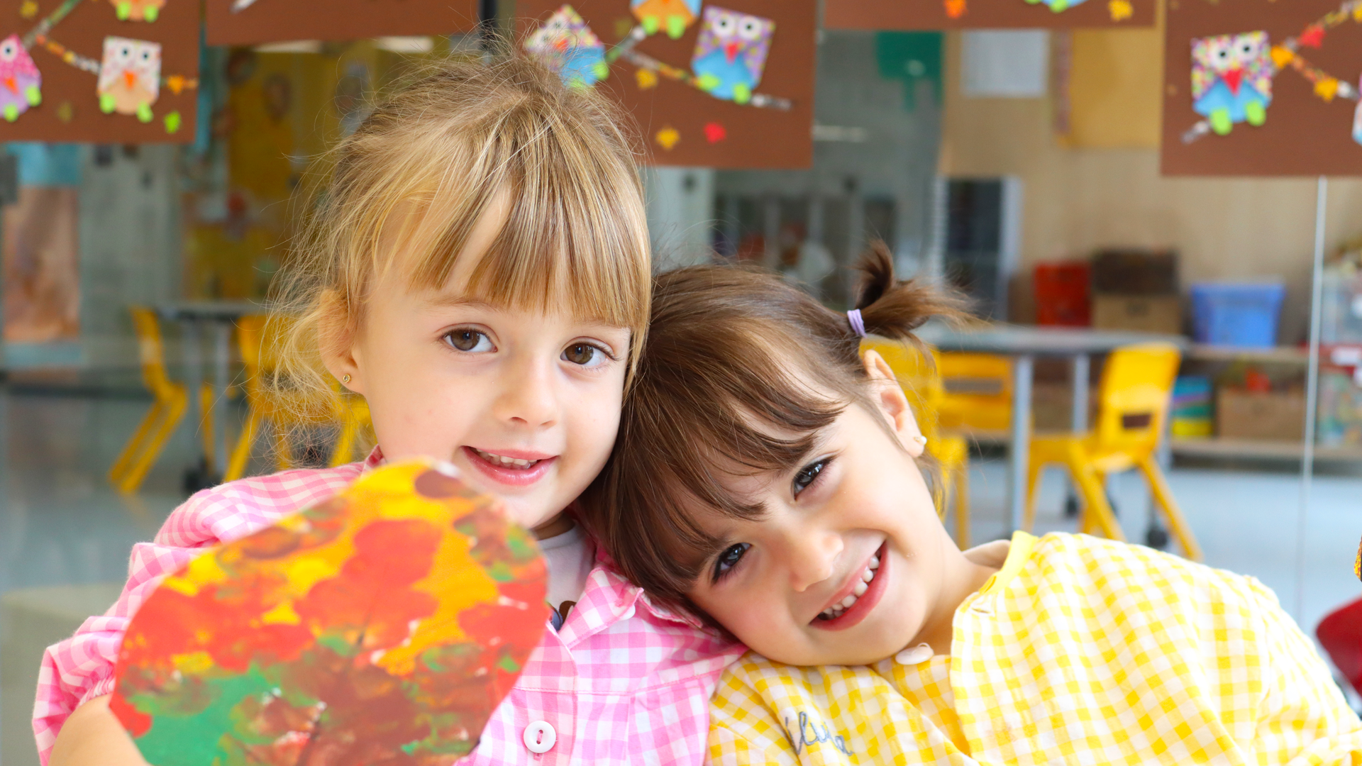 En el Colegio Alemán de Zaragoza, hemos organizado un taller internivelar para dar la bienvenida al otoño con Kindergarten